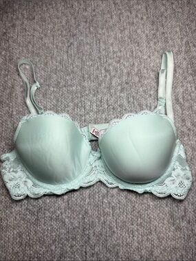 Victorias Secret Light Mint Lace Underwire Bra Size 34B